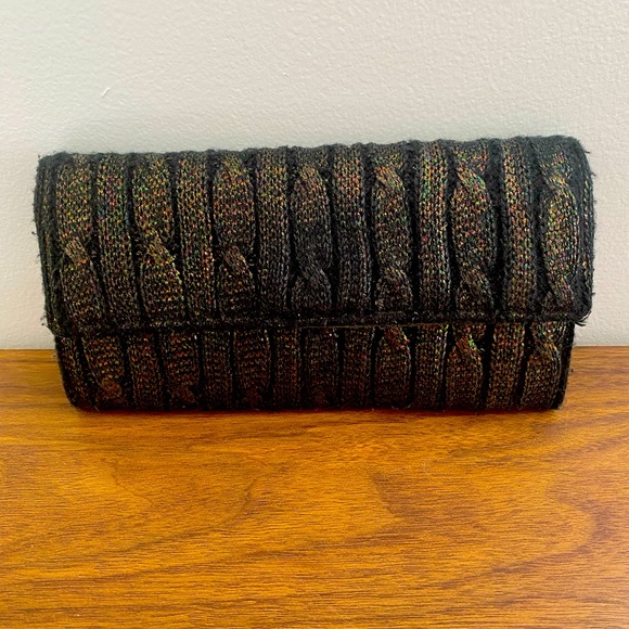 La Regale Clutch - Picture 1 of 3